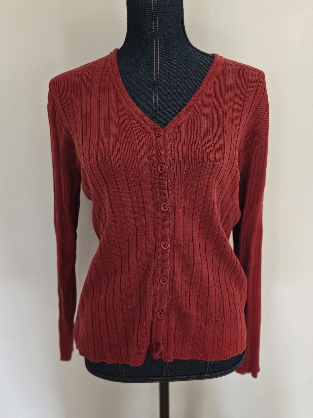 Classiques Entier Ribbed V-Neck Button-Front Cardigan - Brick Red